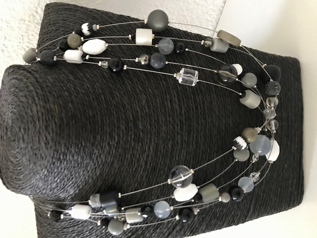 Collier, grau/schwarz/weiss